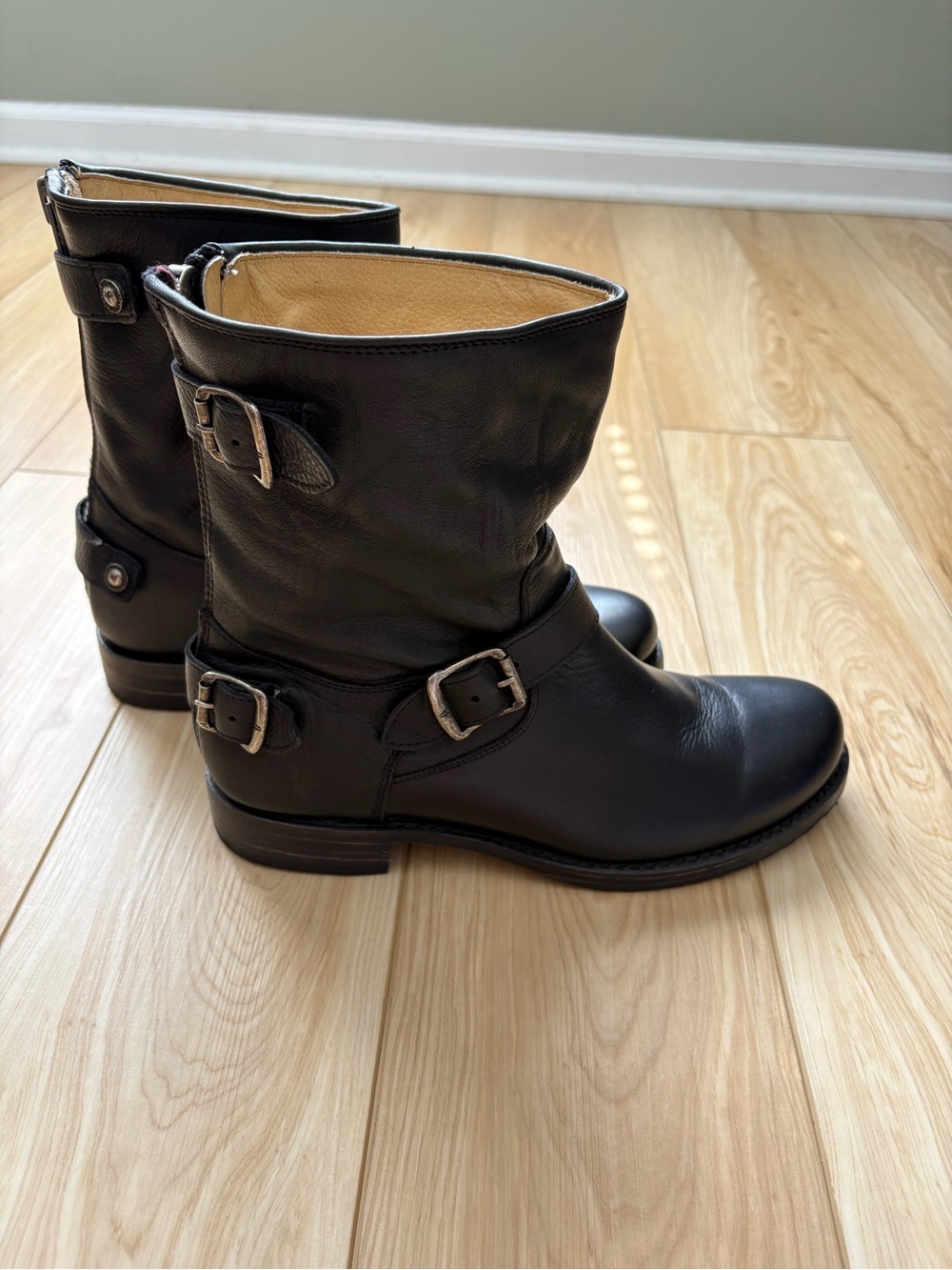 Frye Veronica Black Leather Double-Buckle Short Boots EUC